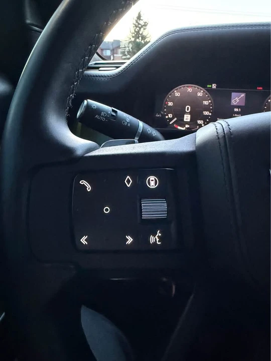 2025 Land Rover Defender V8 - Image 12 of 20