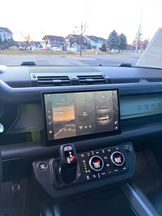 2025 Land Rover Defender V8 - Image 15 of 20