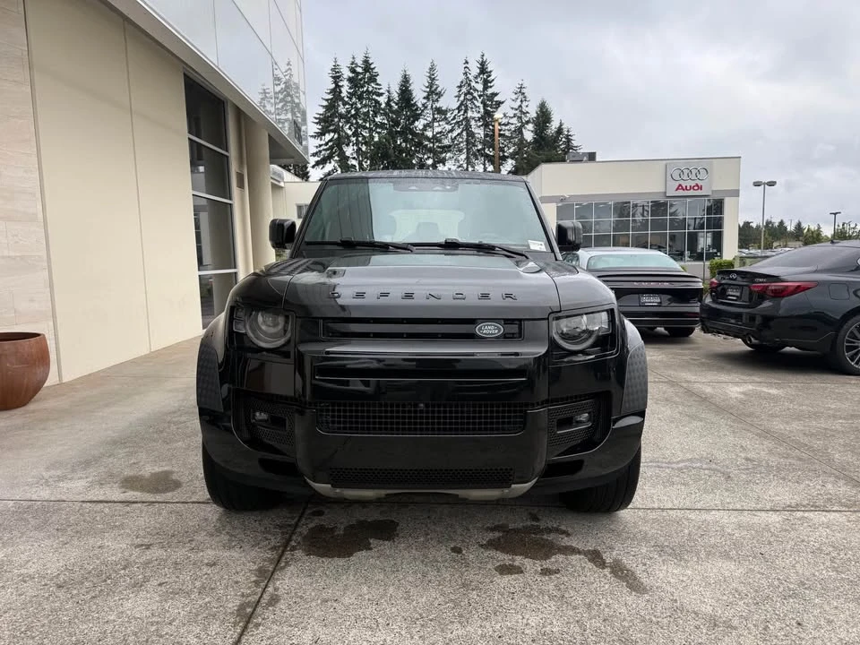 2025 Land Rover Defender V8 - Image 7 of 10