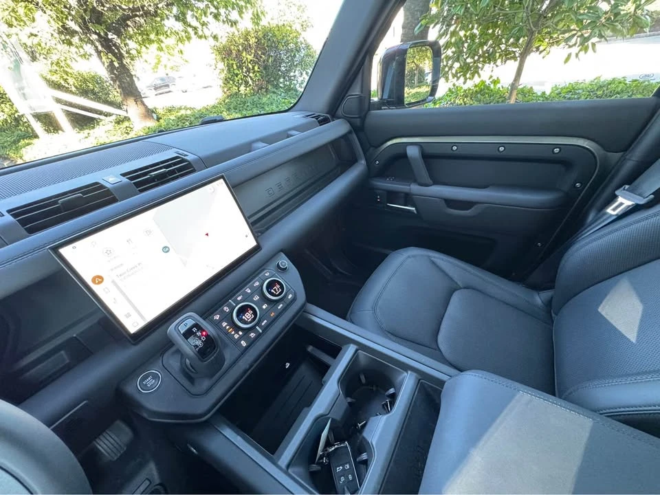2025 Land Rover Defender L663 - Image 14 of 20