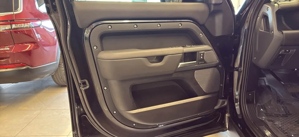 2025 Land Rover Defender L663 - Image 10 of 19