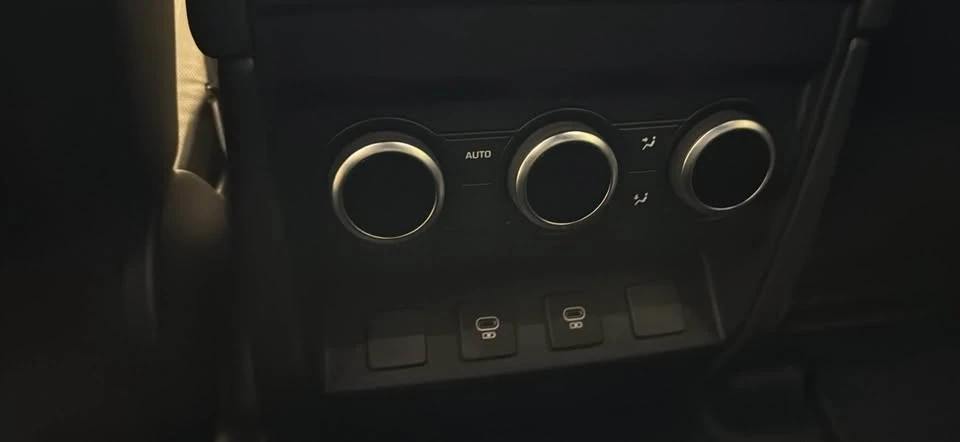 2025 Land Rover Defender L663 - Image 14 of 19