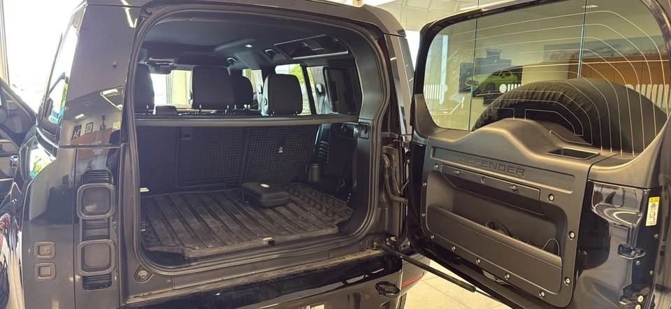 2025 Land Rover Defender L663 - Image 16 of 19