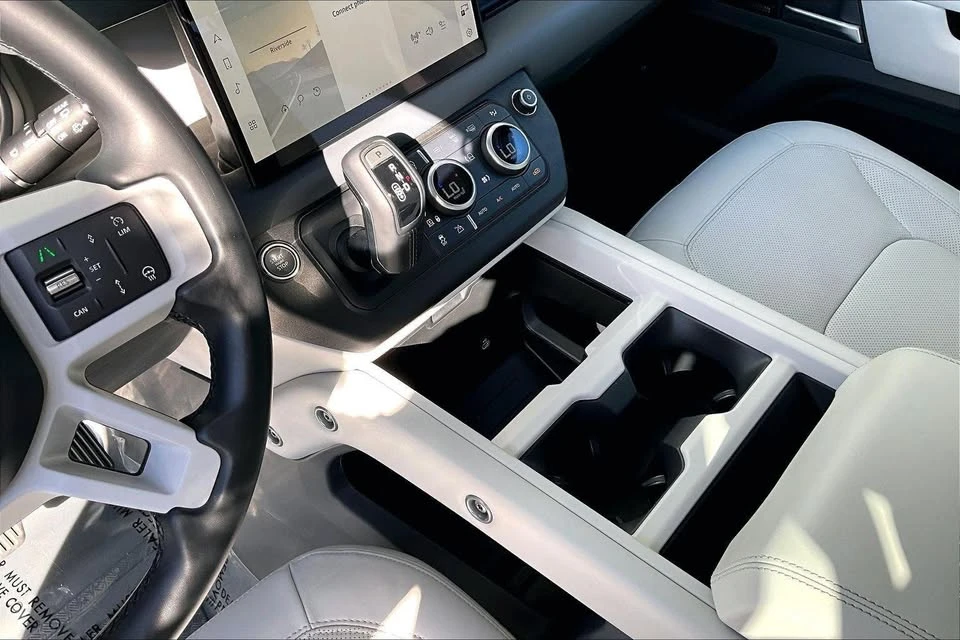 2025 Land Rover Defender L663 - Image 10 of 15