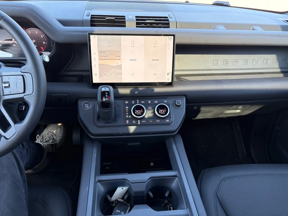 2025 Land Rover Defender L663 - Image 14 of 20