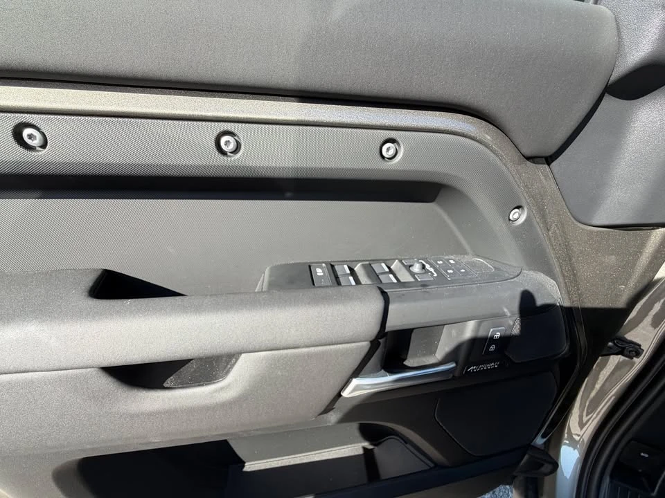 2025 Land Rover Defender L663 - Image 18 of 20