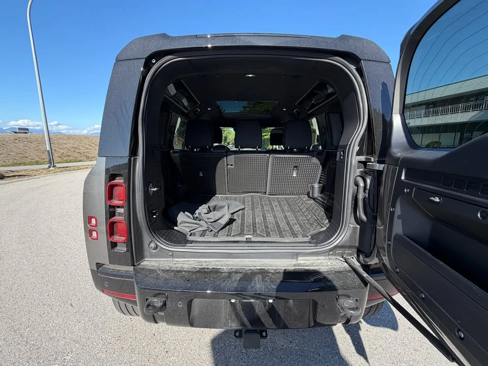 2025 Land Rover Defender L663 - Image 19 of 20