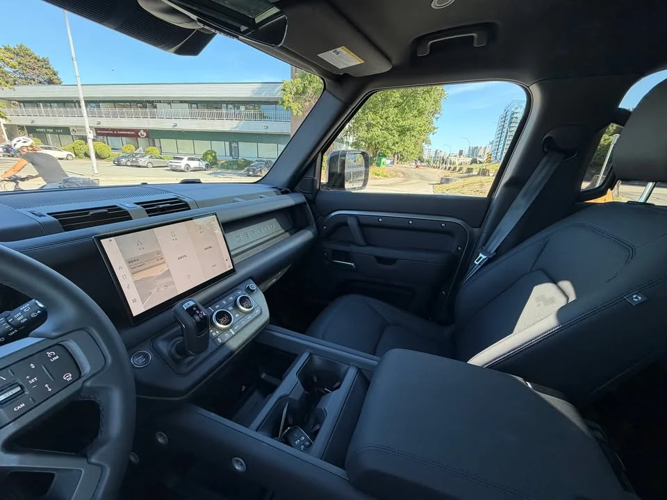 2025 Land Rover Defender L663 - Image 13 of 20