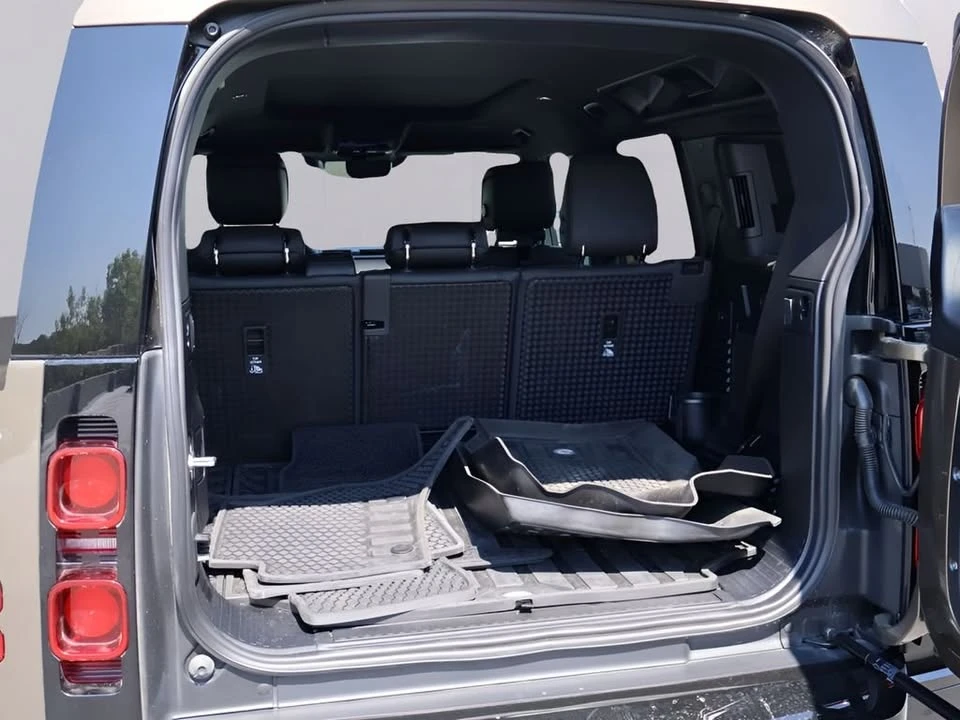 2025 Land Rover Defender L663 - Image 15 of 20