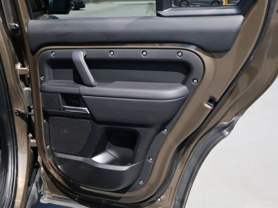 2025 Land Rover Defender L663 - Image 14 of 20
