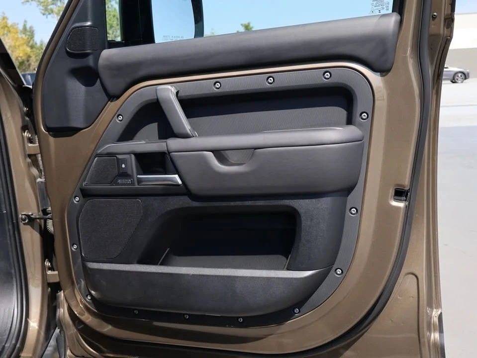 2025 Land Rover Defender L663 - Image 11 of 20