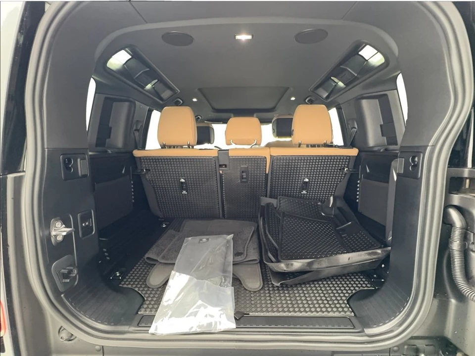 2025 Land Rover Defender L663 - Image 17 of 21