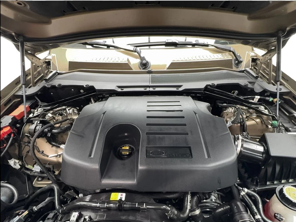 2025 Land Rover Defender L663 - Image 18 of 21