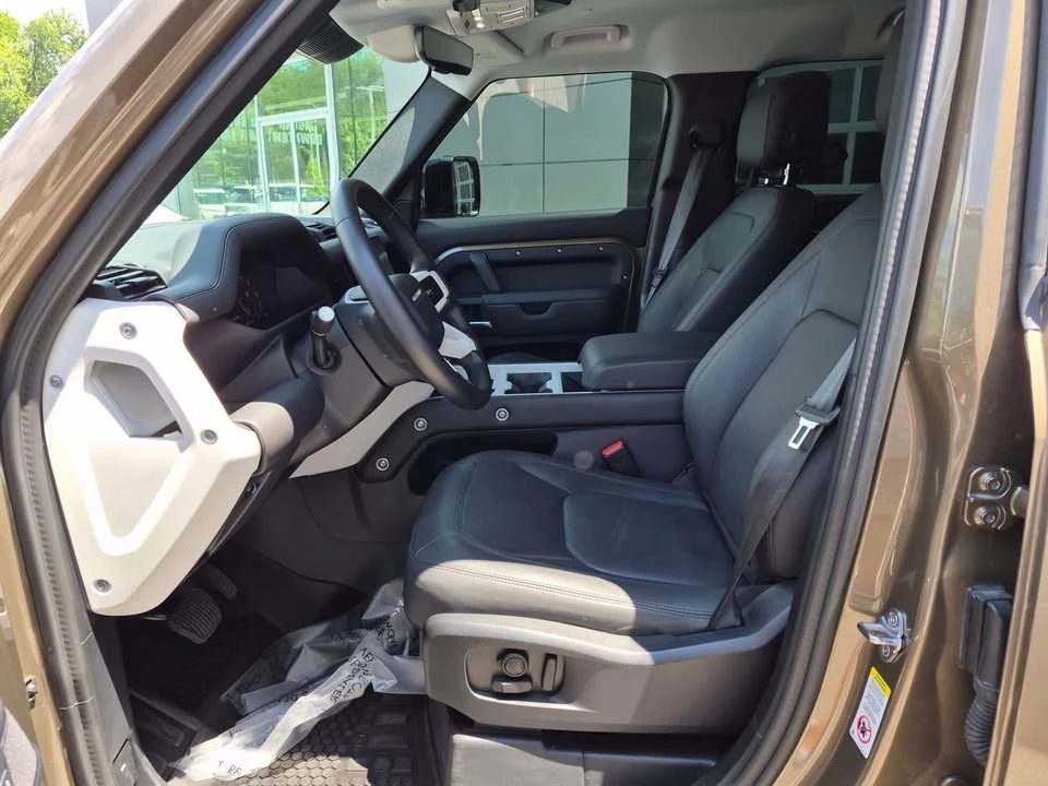 2025 Land Rover Defender L663 - Image 12 of 17