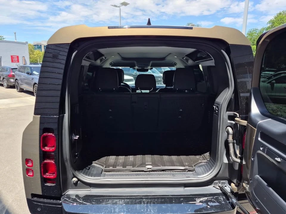 2025 Land Rover Defender L663 - Image 15 of 17