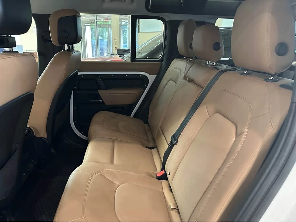 2025 Land Rover Defender L663 - Image 9 of 15
