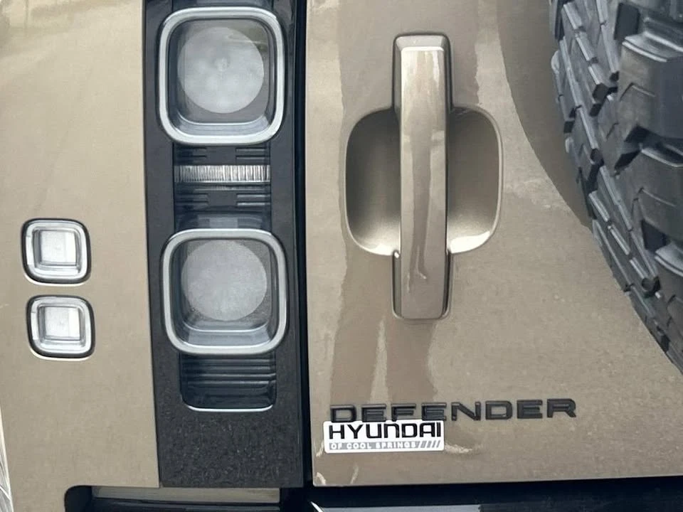 2025 Land Rover Defender L663 - Image 12 of 20