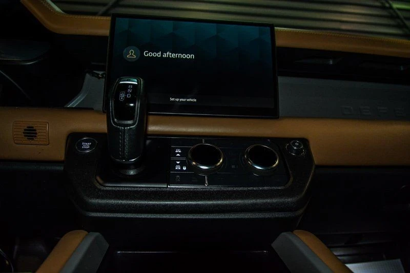 2025 Land Rover Defender V8 - Image 15 of 18