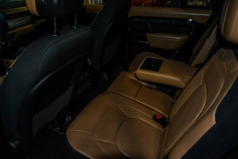 2025 Land Rover Defender V8 - Image 12 of 18