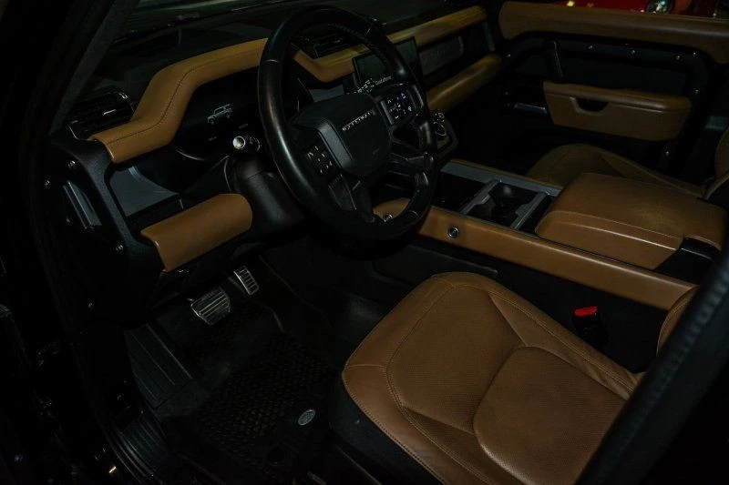 2025 Land Rover Defender V8 - Image 13 of 18