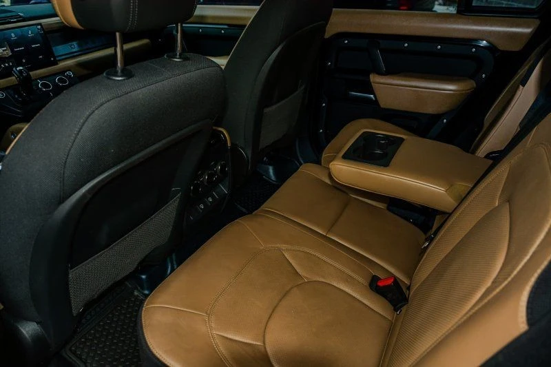 2025 Land Rover Defender V8 - Image 18 of 18