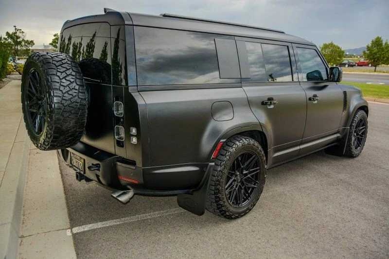 2025 Land Rover Defender V8 - Image 5 of 18