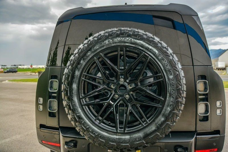 2025 Land Rover Defender V8 - Image 7 of 18