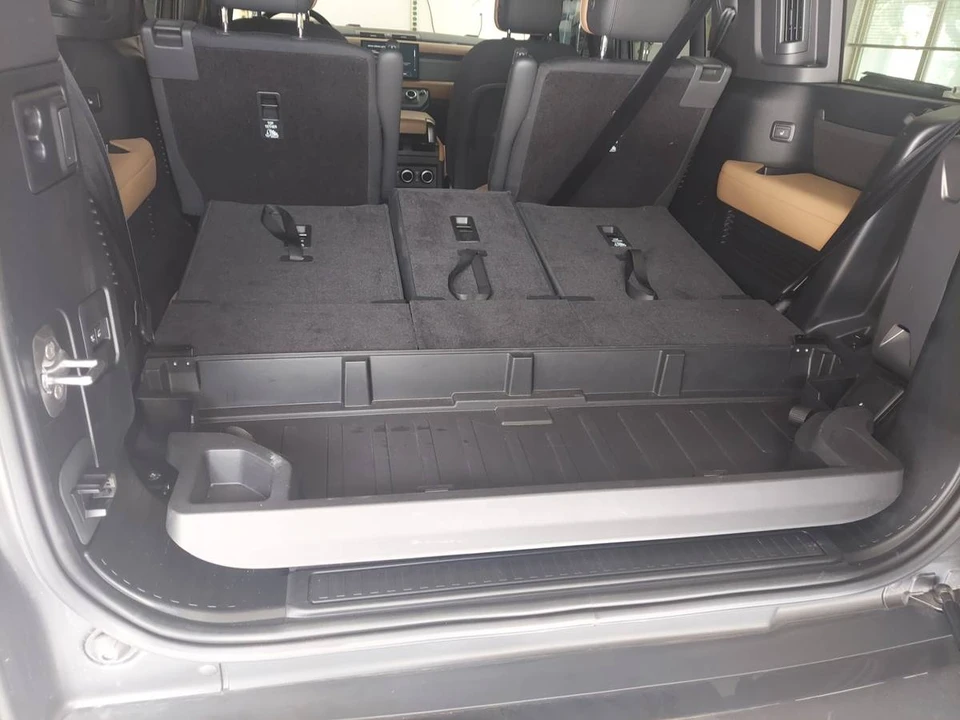 2025 Land Rover Defender V8 - Image 11 of 21