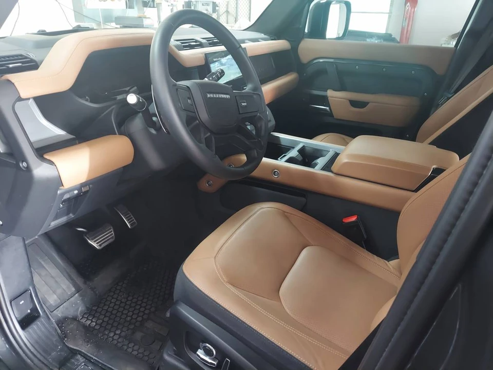 2025 Land Rover Defender V8 - Image 12 of 21