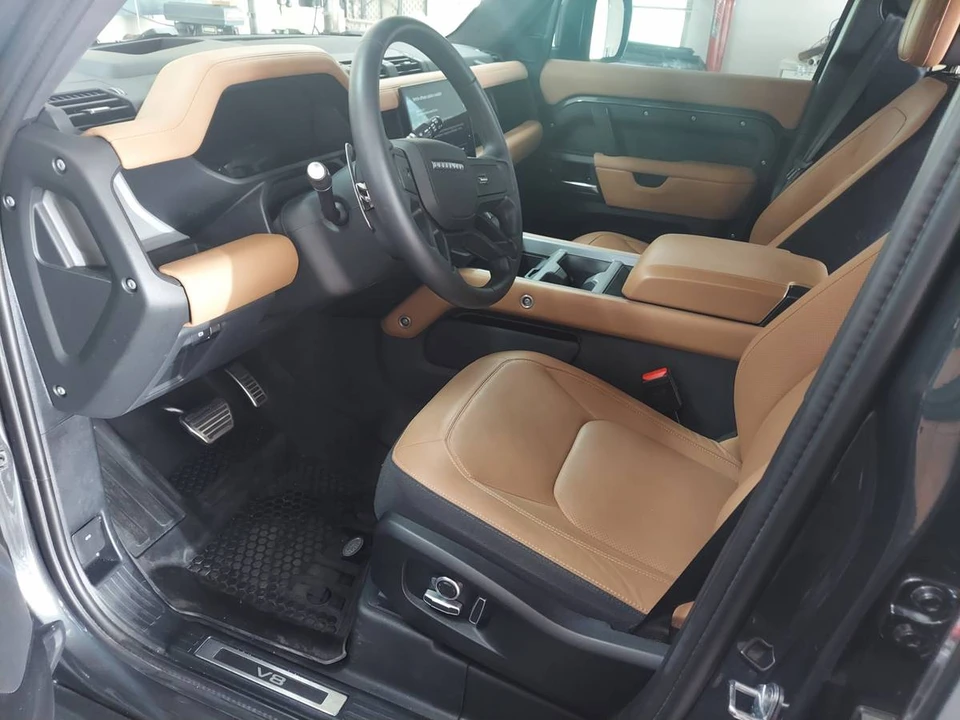 2025 Land Rover Defender 130 - Image 10 of 18