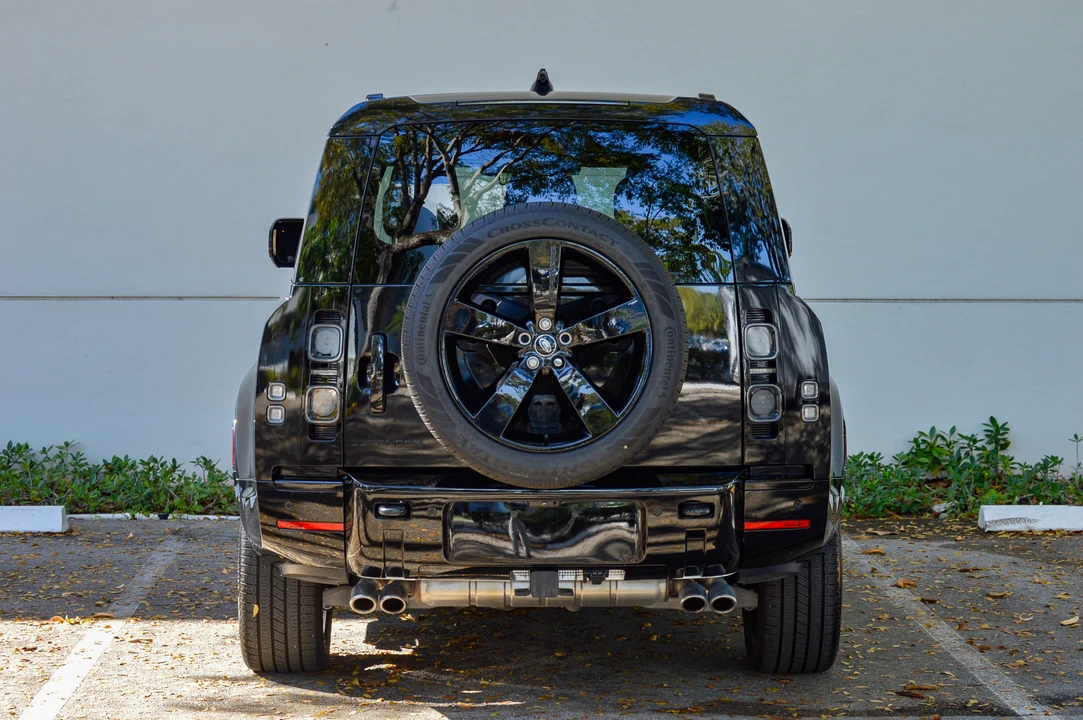 2025 Land Rover Defender 130 - Image 12 of 31