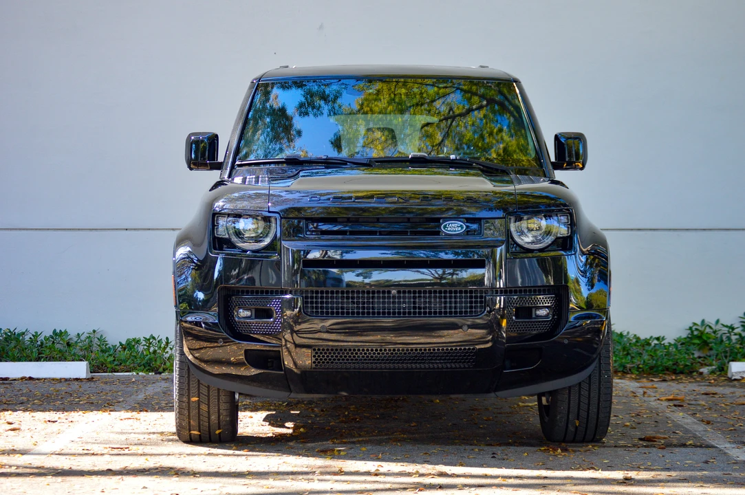 2025 Land Rover Defender 130 - Image 25 of 31