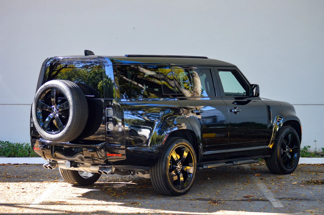 2025 Land Rover Defender 130 - Image 17 of 31