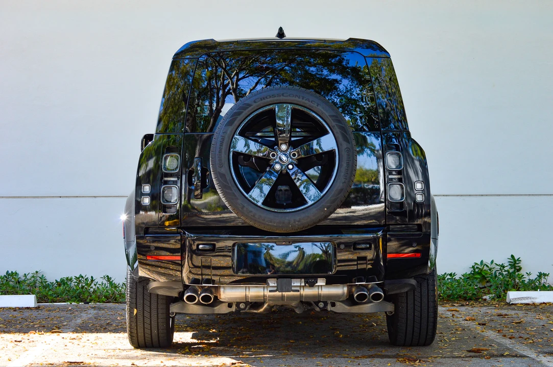 2025 Land Rover Defender 130 - Image 13 of 31