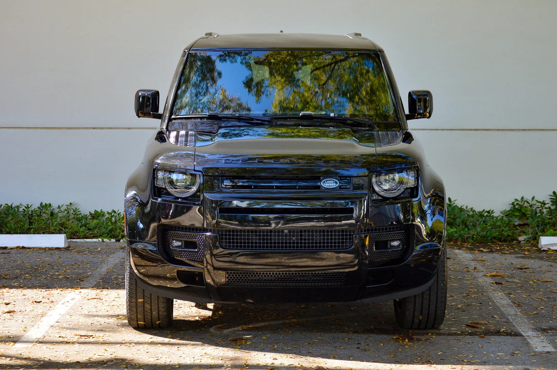2025 Land Rover Defender 130 - Image 24 of 31