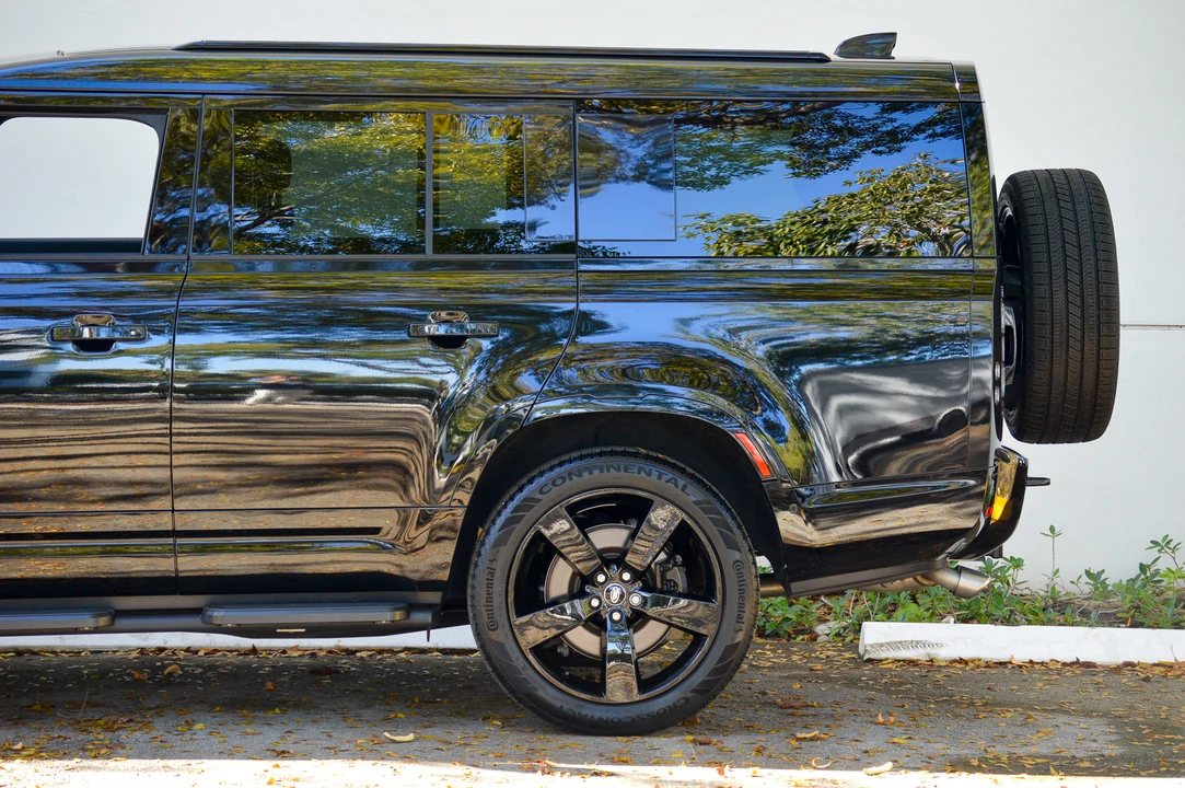 2025 Land Rover Defender 130 - Image 8 of 31