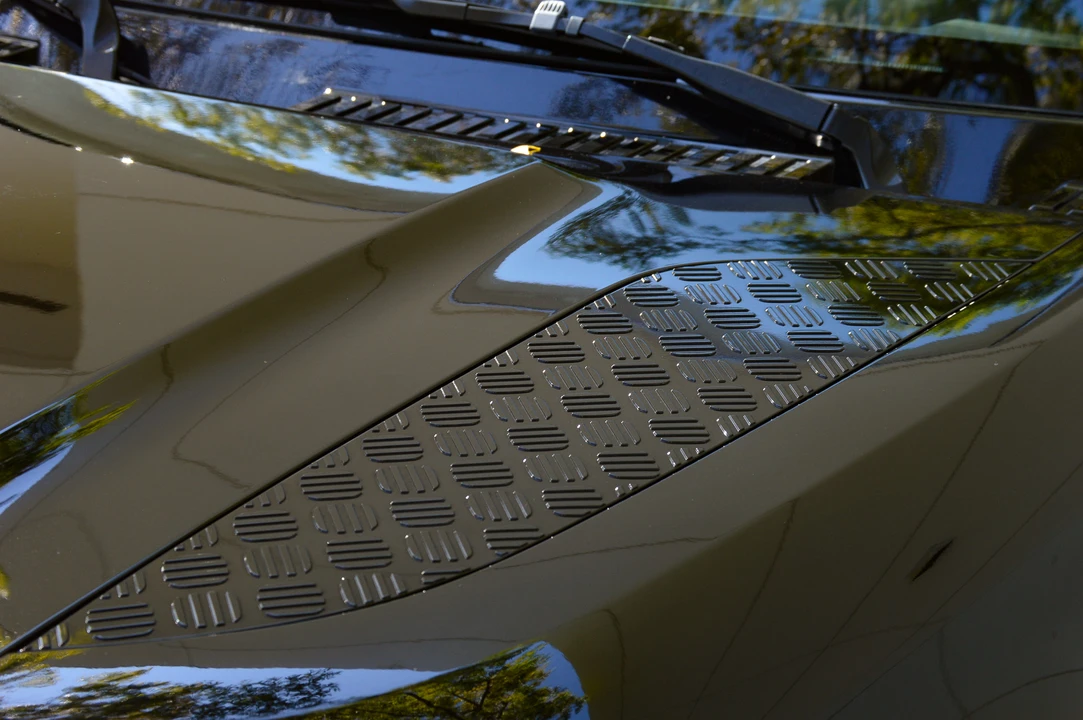 2025 Land Rover Defender 130 - Image 28 of 31