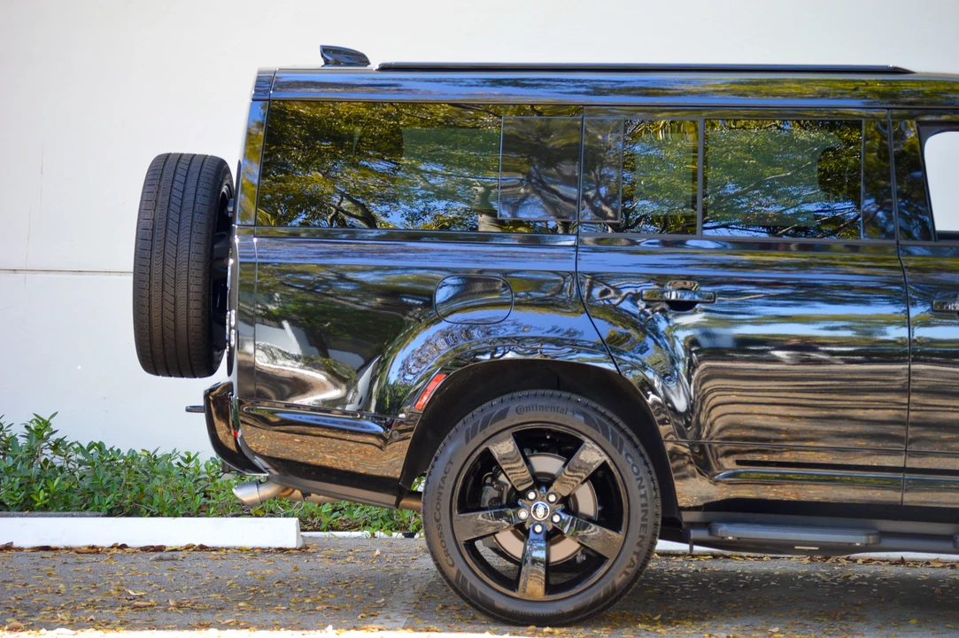 2025 Land Rover Defender 130 - Image 19 of 31