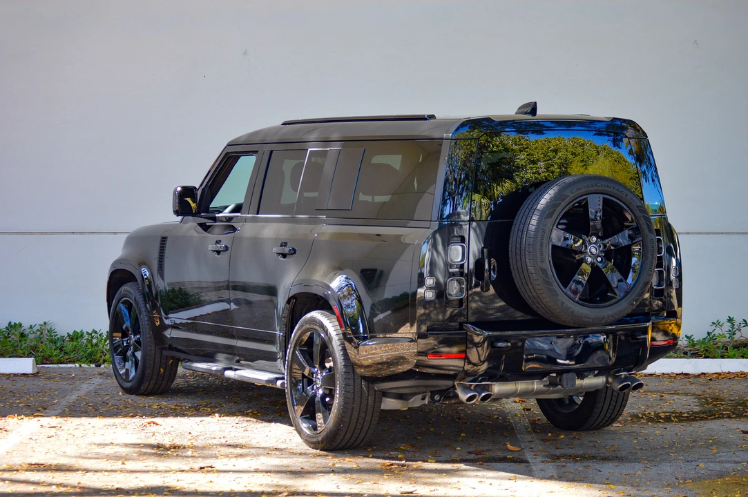 2025 Land Rover Defender 130 - Image 10 of 31