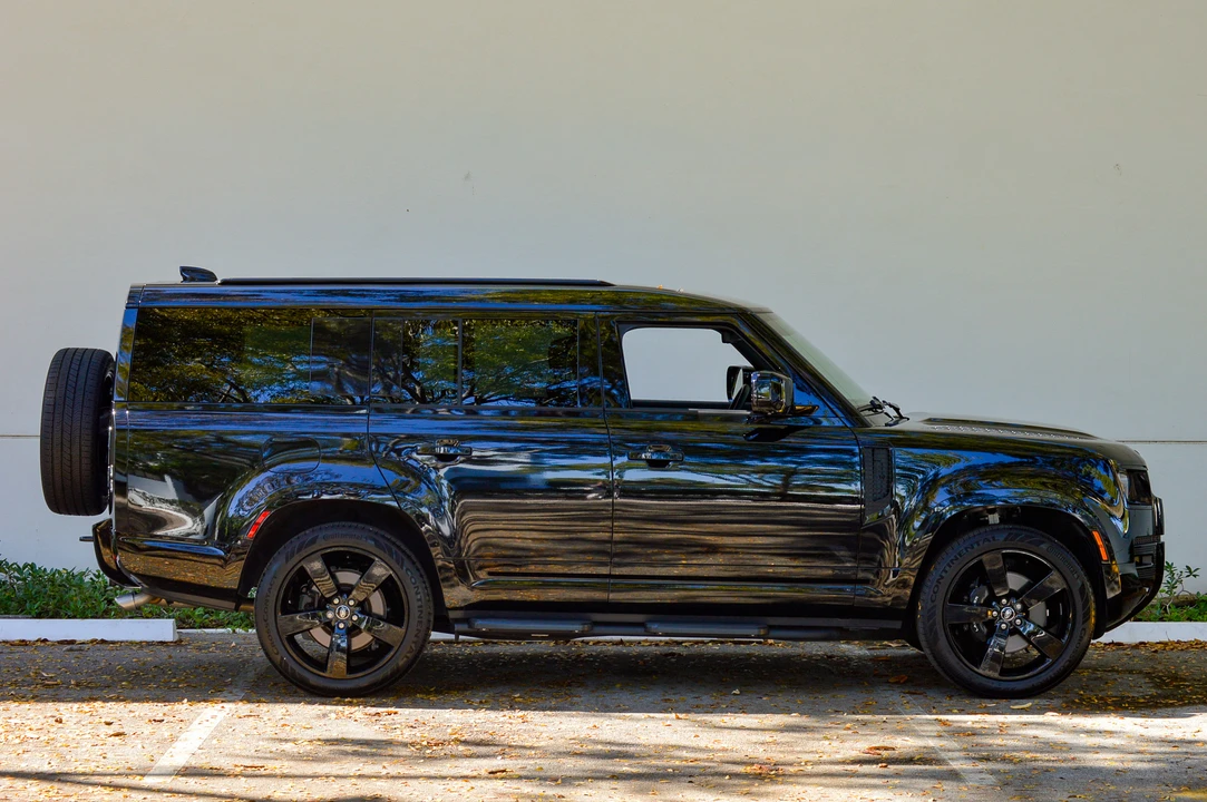 2025 Land Rover Defender 130 - Image 18 of 31