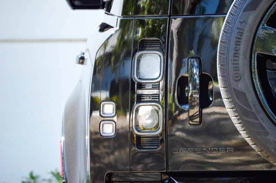 2025 Land Rover Defender 130 - Image 15 of 31