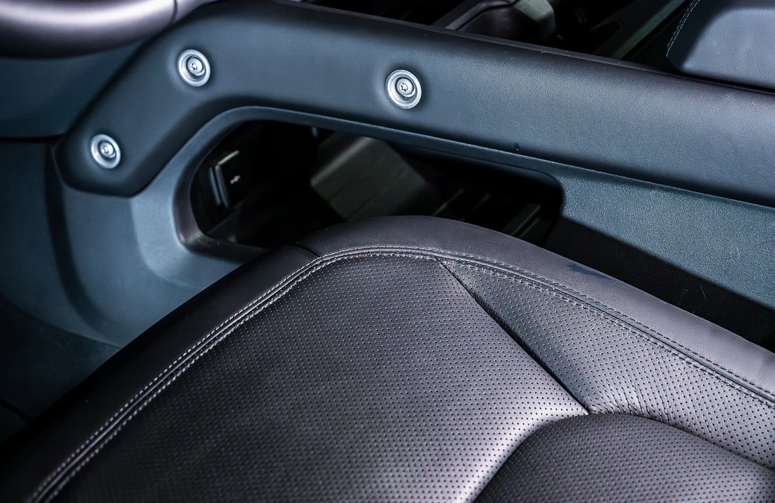 2025 Land Rover Defender L663 - Image 26 of 31
