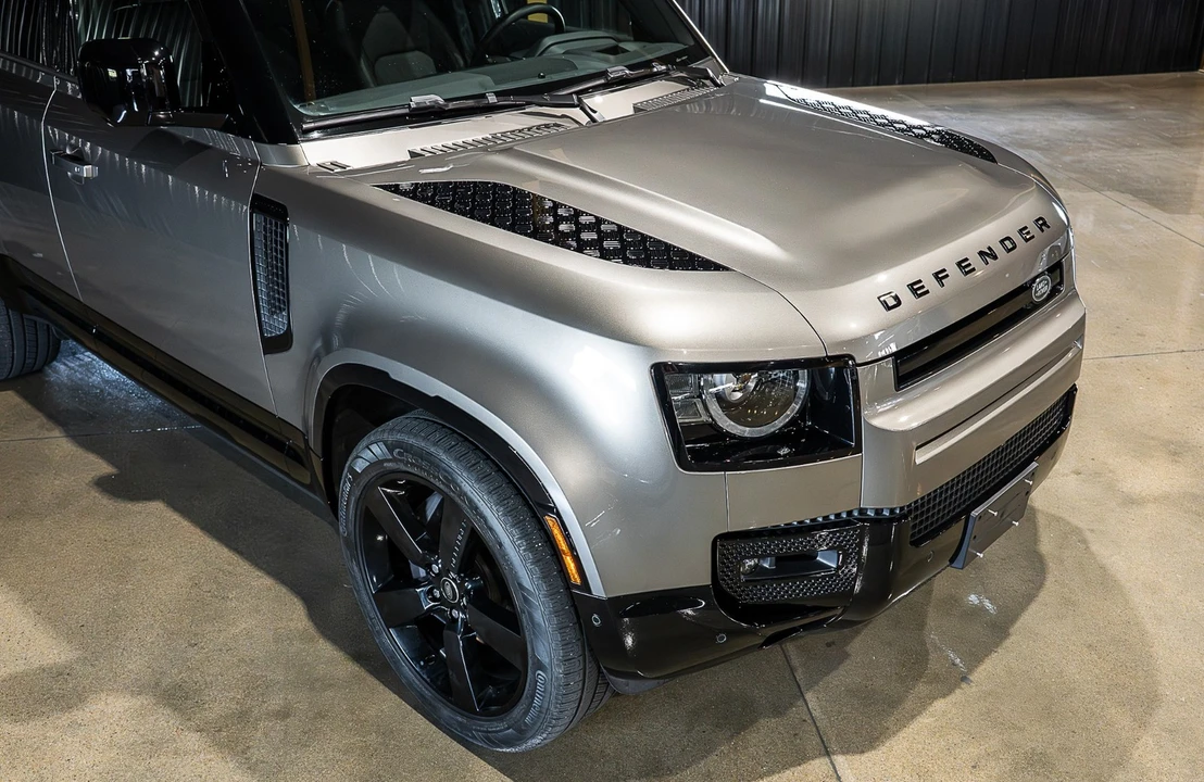 2025 Land Rover Defender L663 - Image 7 of 31
