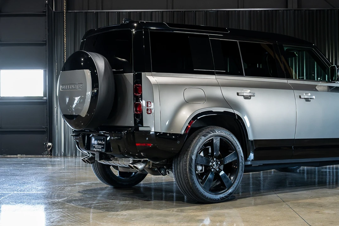 2025 Land Rover Defender L663 - Image 12 of 31