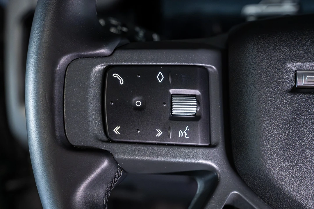 2025 Land Rover Defender L663 - Image 29 of 31
