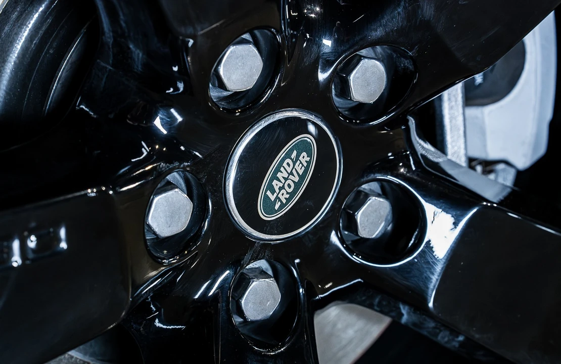 2025 Land Rover Defender L663 - Image 23 of 31
