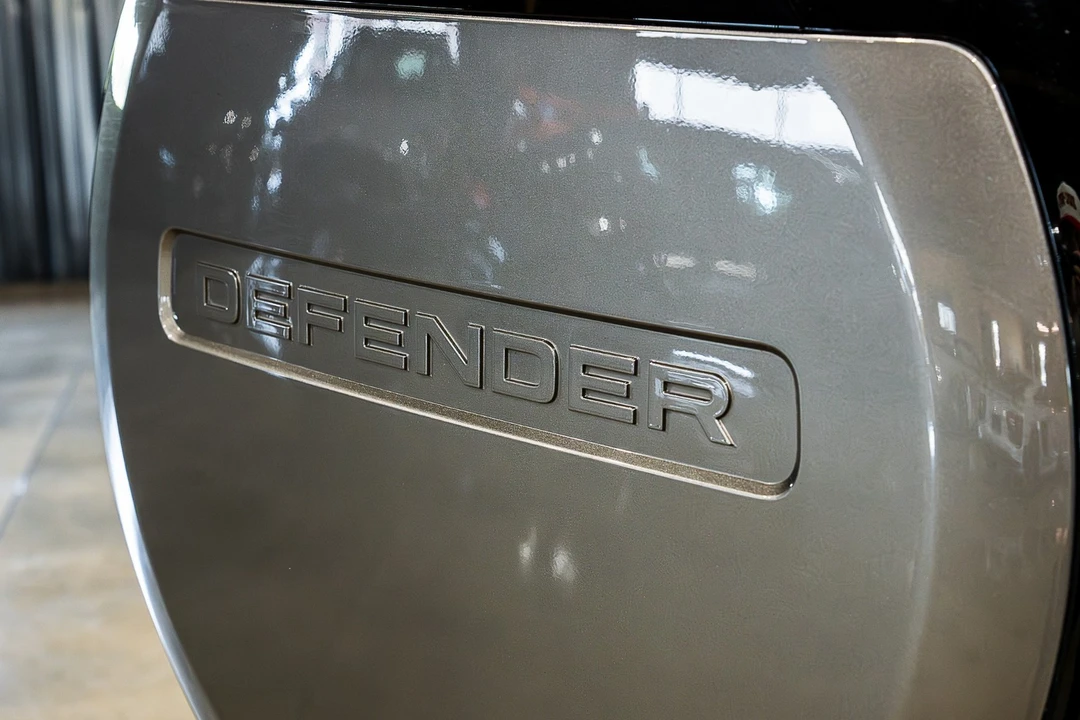 2025 Land Rover Defender L663 - Image 18 of 31