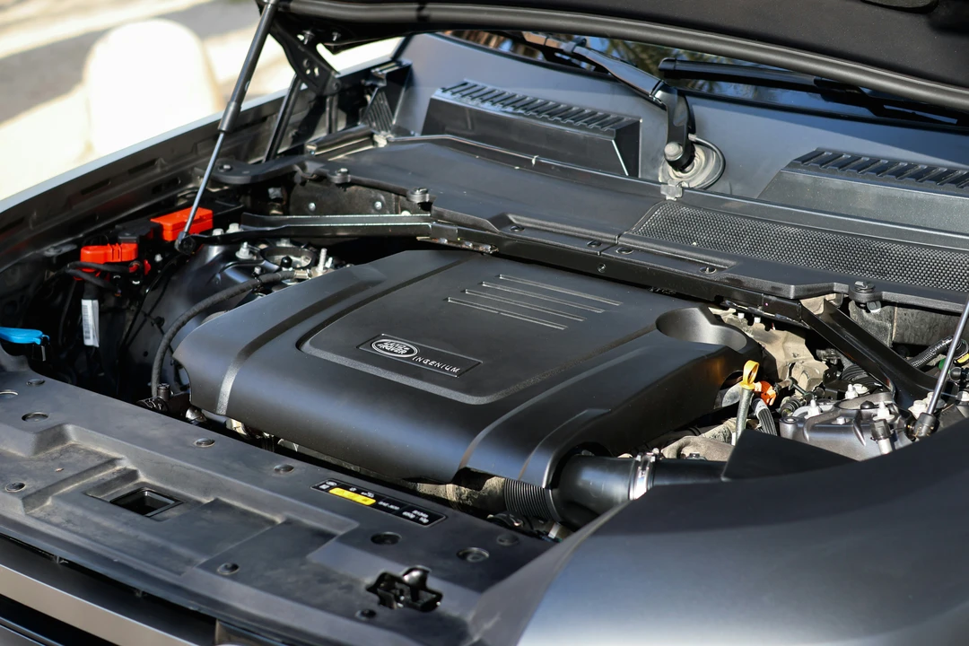 2025 Land Rover Defender L663 - Image 7 of 21