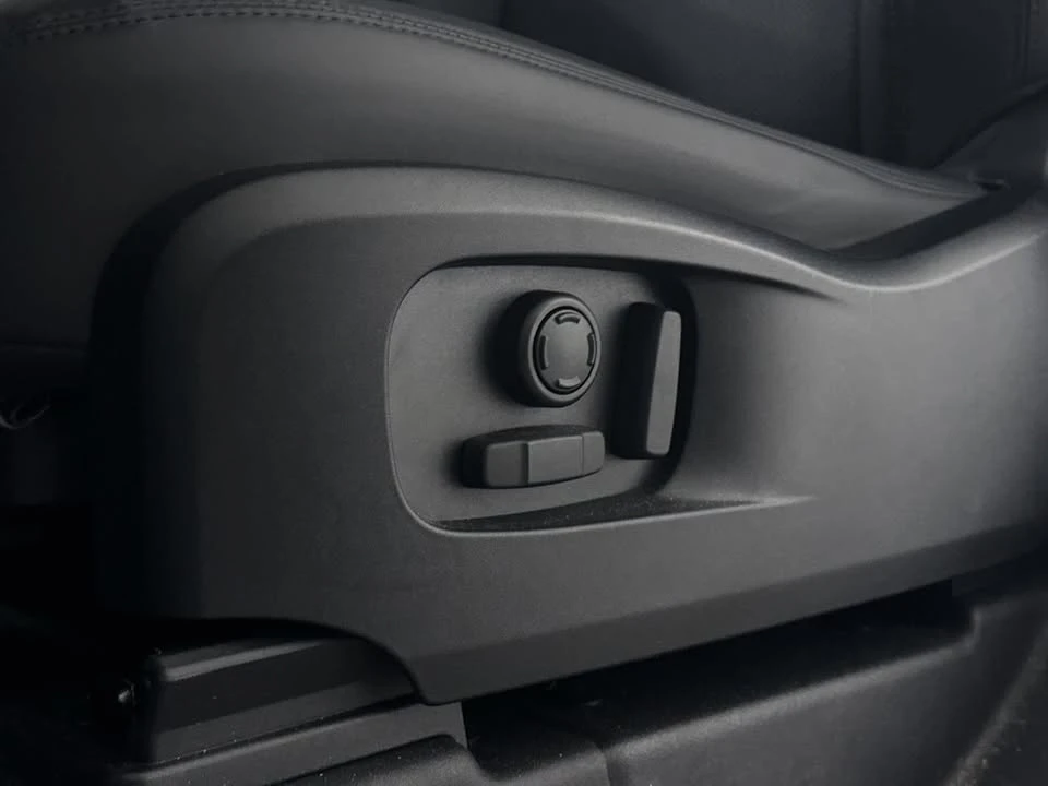 2025 Land Rover Defender L663 - Image 9 of 20