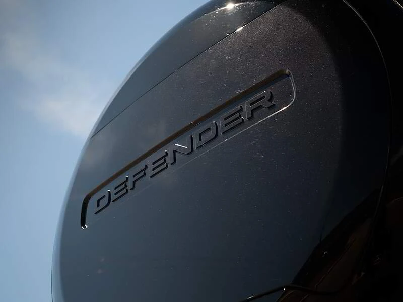 2025 Land Rover Defender L663 - Image 10 of 17